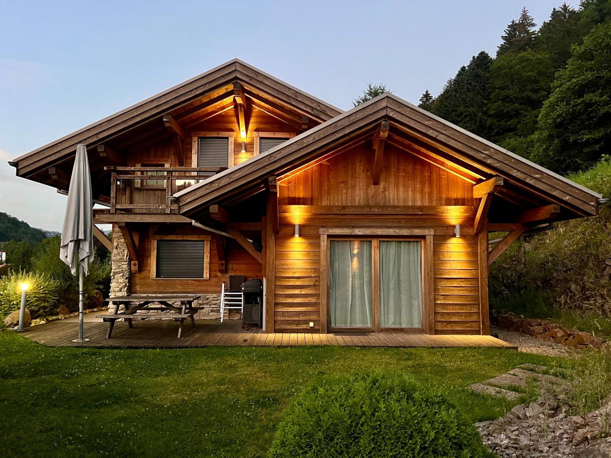 Logis Hotel, Chalets Et Restaurant Les Chatelmines La Bresse Exterior photo